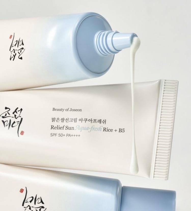 Lightweight Daily Sunscreen SPF50+ — Step 3